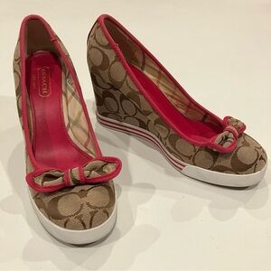 Coach | Sweetie Brown C Signature Monogram with Pink Detail Wedges